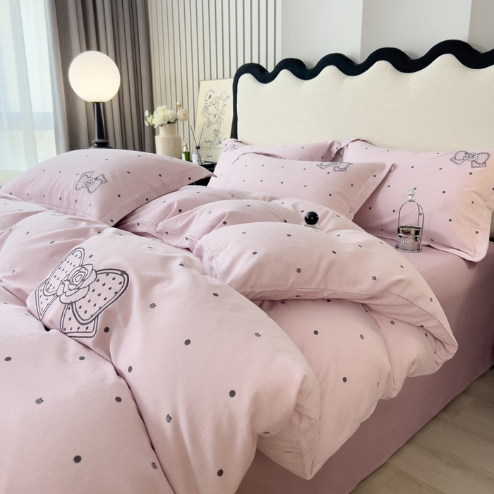 91家纺网 家纺一手货源 找家纺 印季家纺 2025新款全棉纯棉波点蝴蝶结绣花混纺磨毛四件套 木槿紫