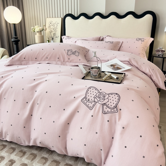 91家纺网 家纺一手货源 找家纺 印季家纺 2025新款全棉纯棉波点蝴蝶结绣花混纺磨毛四件套 木槿紫