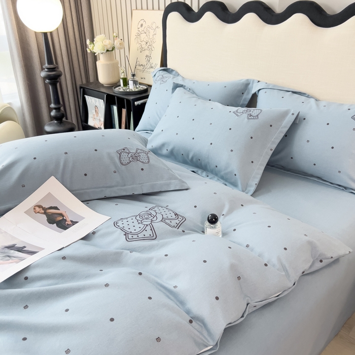 91家纺网 家纺一手货源 找家纺 印季家纺 2025新款全棉纯棉波点蝴蝶结绣花混纺磨毛四件套 螺甸青