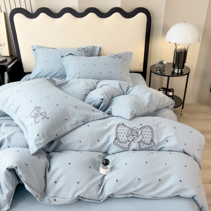 91家纺网 家纺一手货源 找家纺 印季家纺 2025新款全棉纯棉波点蝴蝶结绣花混纺磨毛四件套 螺甸青