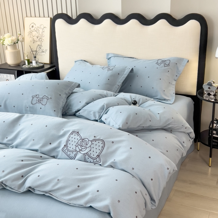 91家纺网 家纺一手货源 找家纺 印季家纺 2025新款全棉纯棉波点蝴蝶结绣花混纺磨毛四件套 螺甸青