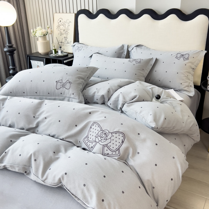 91家纺网 家纺一手货源 找家纺 印季家纺 2025新款全棉纯棉波点蝴蝶结绣花混纺磨毛四件套 薄雾灰