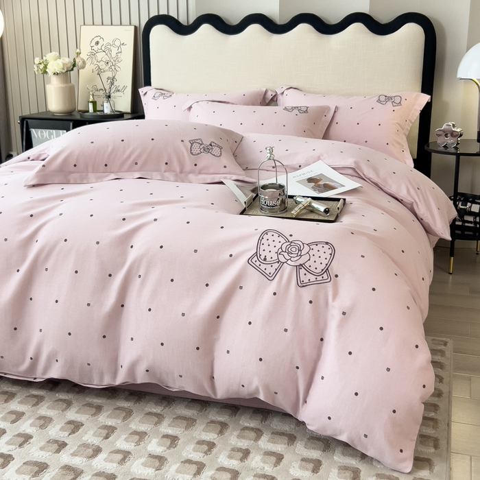 91家纺网 家纺一手货源 找家纺 印季家纺 2025新款全棉纯棉波点蝴蝶结绣花混纺磨毛四件套 木槿紫