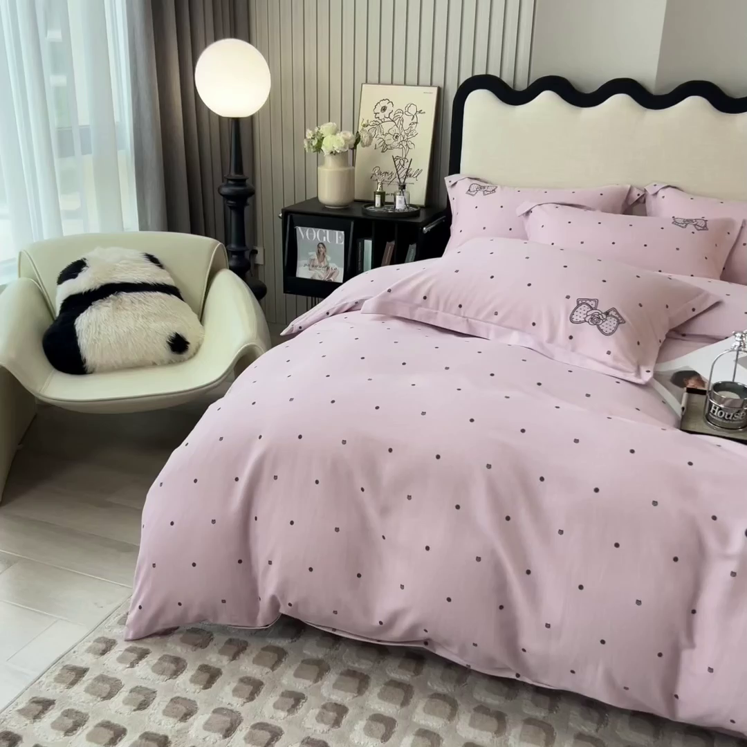 91家纺网 家纺一手货源 找家纺 印季家纺 2025新款全棉纯棉波点蝴蝶结绣花混纺磨毛四件套 木槿紫