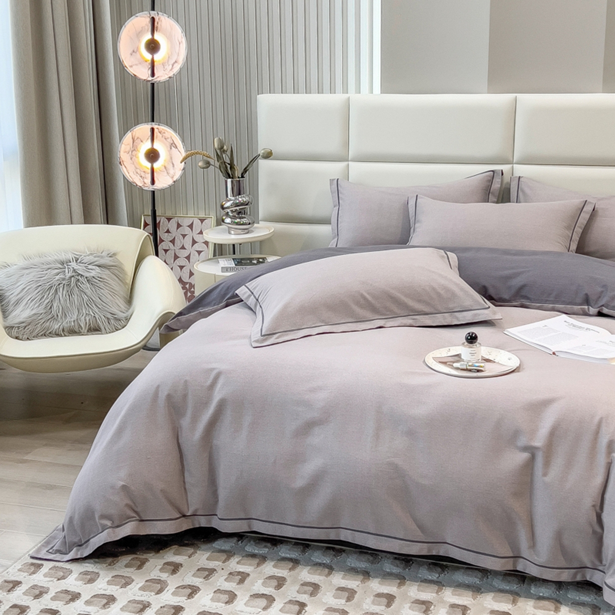 91家纺网 家纺一手货源 找家纺 印季家纺 2025新款纯色磨毛混纺一字绣四件套 浅灰-深灰