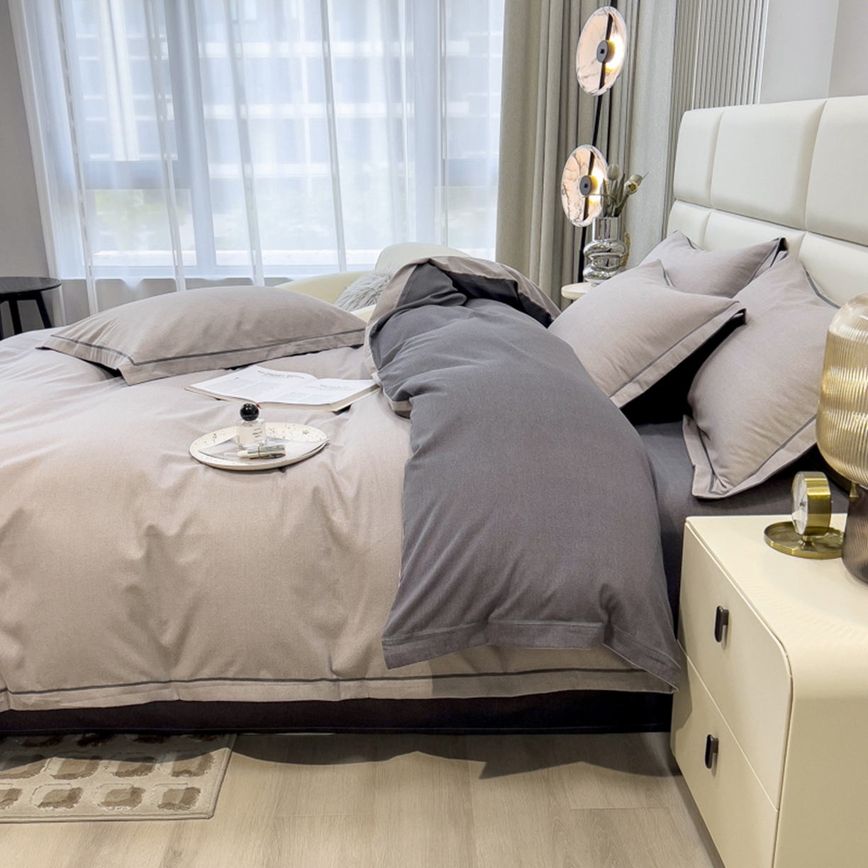 91家纺网 家纺一手货源 找家纺 印季家纺 2025新款纯色磨毛混纺一字绣四件套 浅灰-深灰