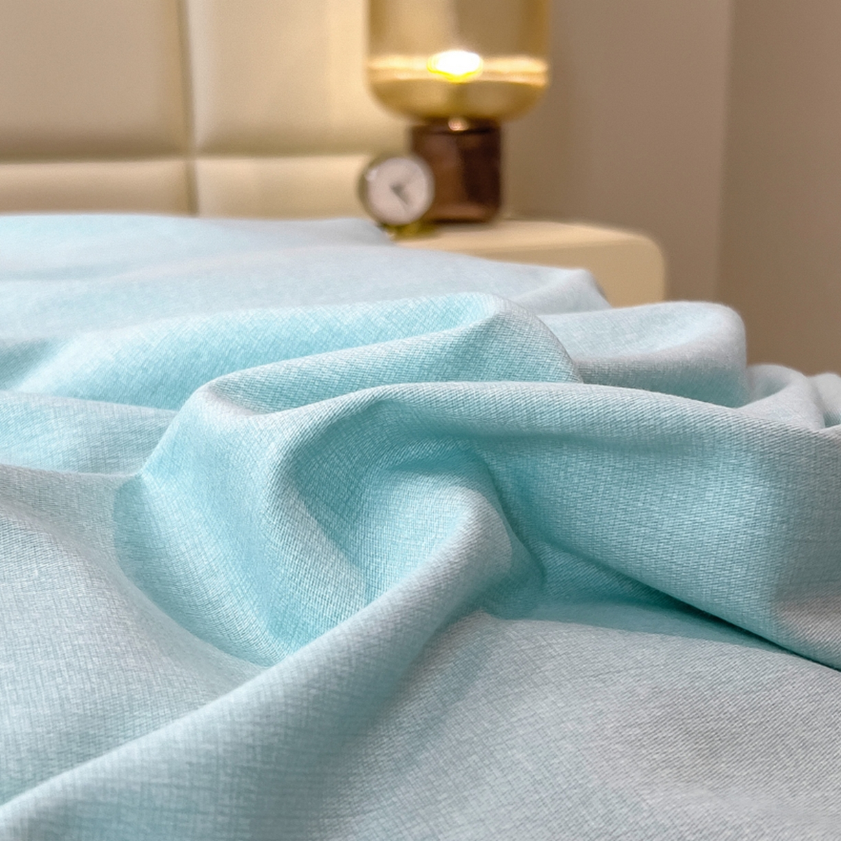 91家纺网 家纺一手货源 找家纺 印季家纺 2025新款纯色磨毛混纺一字绣四件套 天蓝-浅灰