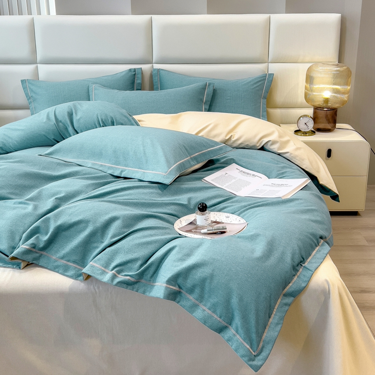 91家纺网 家纺一手货源 找家纺 印季家纺 2025新款纯色磨毛混纺一字绣四件套 欧陆蓝-奶白