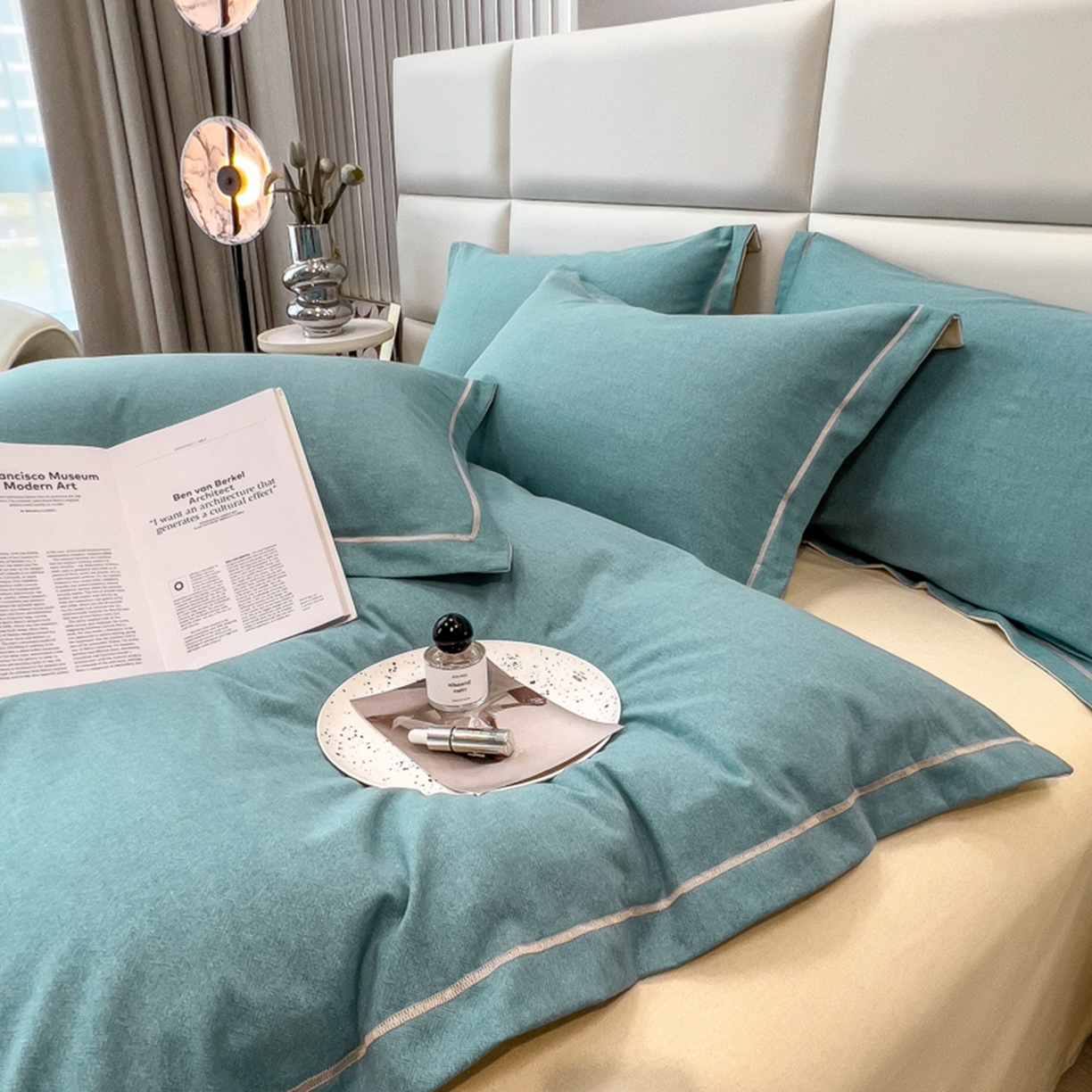 91家纺网 家纺一手货源 找家纺 印季家纺 2025新款纯色磨毛混纺一字绣四件套 欧陆蓝-奶白