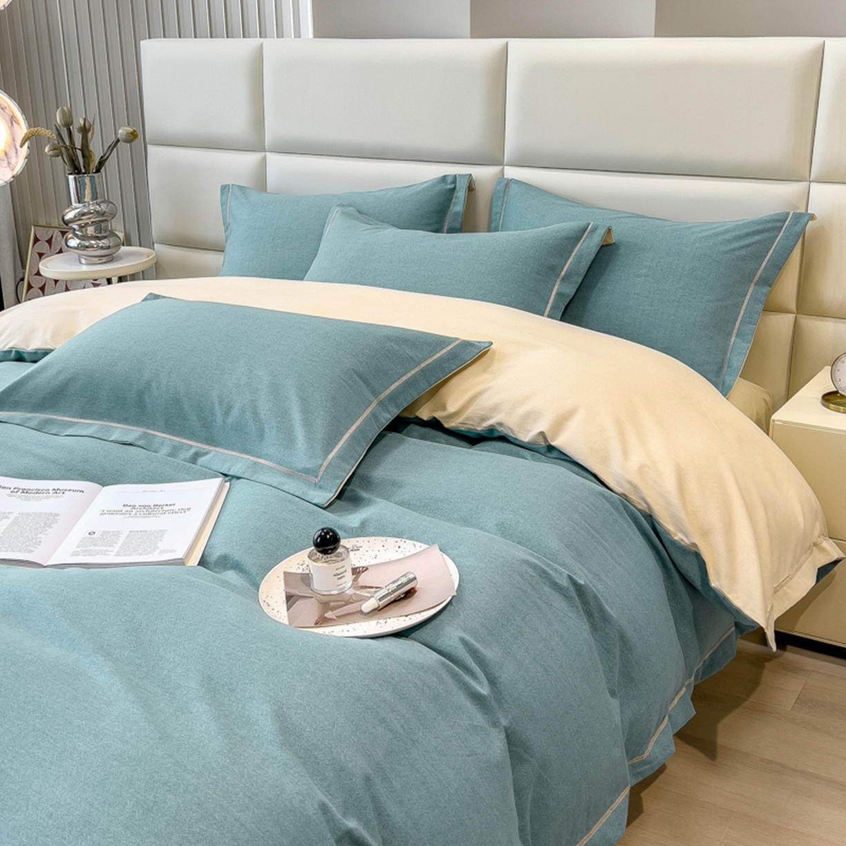 91家纺网 家纺一手货源 找家纺 印季家纺 2025新款纯色磨毛混纺一字绣四件套 欧陆蓝-奶白