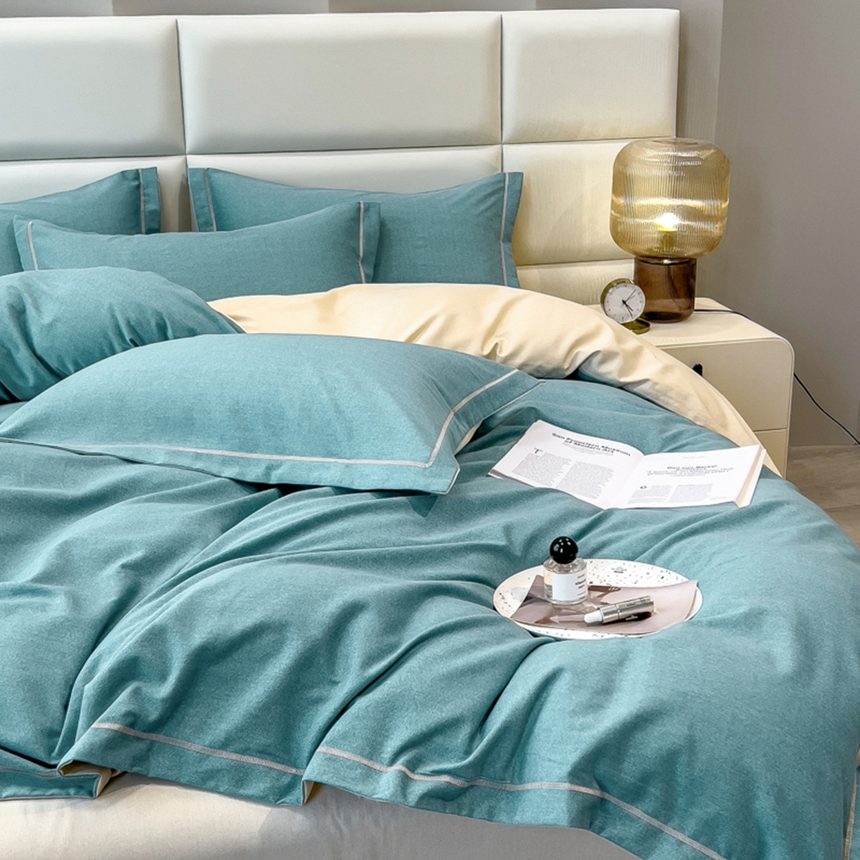 91家纺网 家纺一手货源 找家纺 印季家纺 2025新款纯色磨毛混纺一字绣四件套 欧陆蓝-奶白