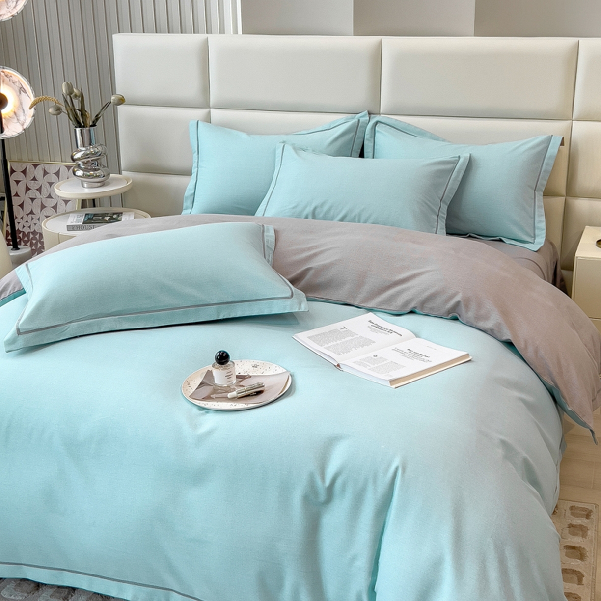 91家纺网 家纺一手货源 找家纺 印季家纺 2025新款纯色磨毛混纺一字绣四件套 天蓝-浅灰