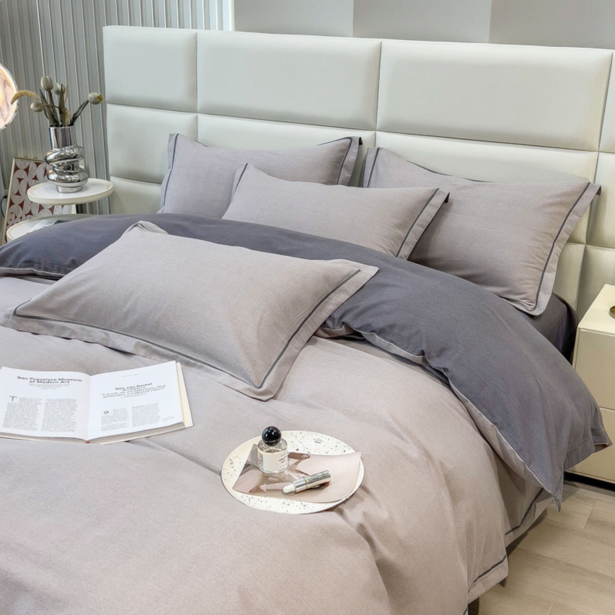 91家纺网 家纺一手货源 找家纺 印季家纺 2025新款纯色磨毛混纺一字绣四件套 浅灰-深灰