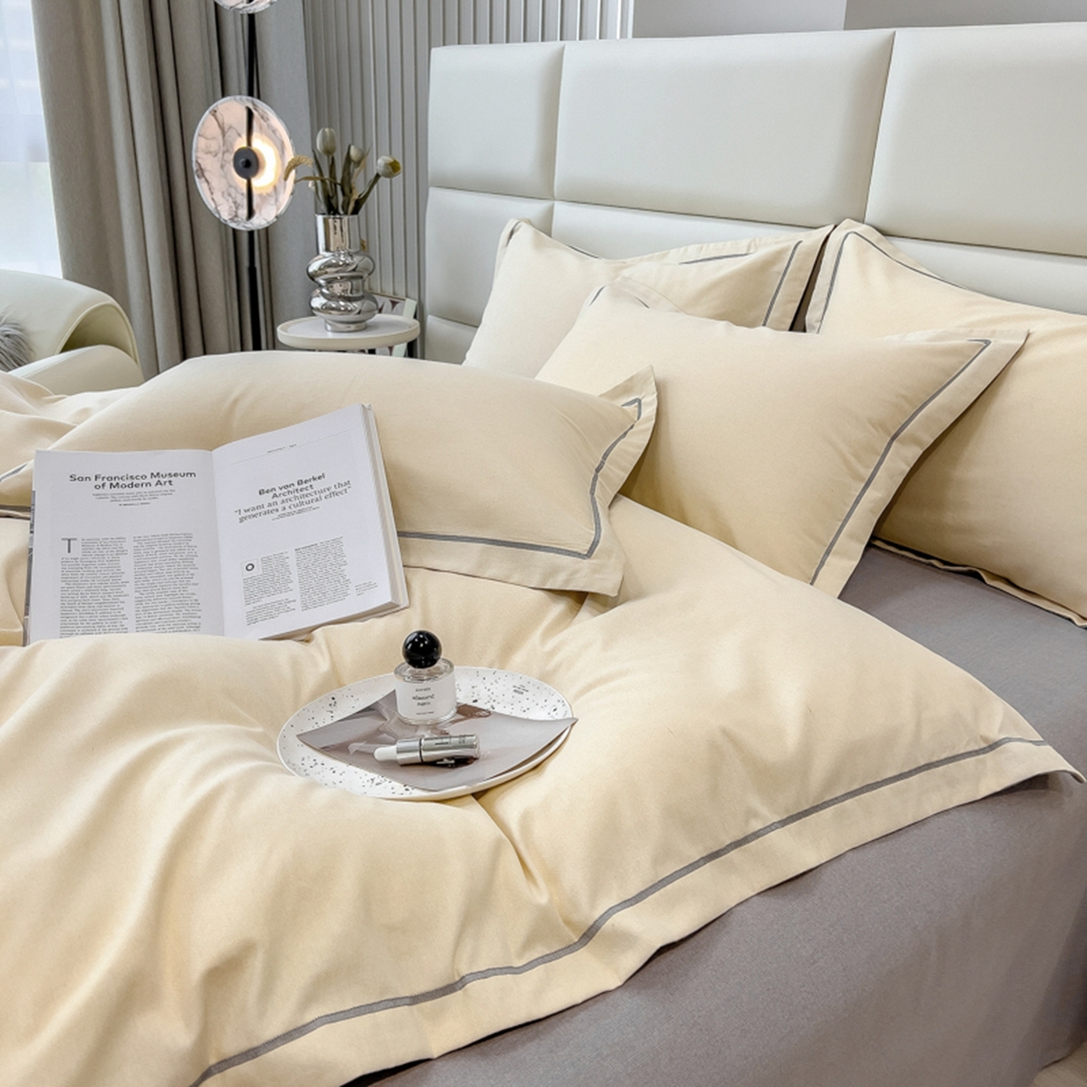 91家纺网 家纺一手货源 找家纺 印季家纺 2025新款纯色磨毛混纺一字绣四件套 奶白-浅灰