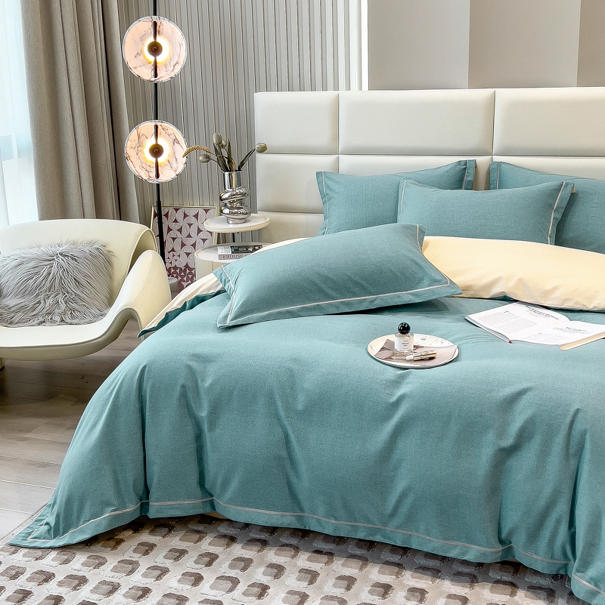 91家纺网 家纺一手货源 找家纺 印季家纺 2025新款纯色磨毛混纺一字绣四件套 欧陆蓝-奶白