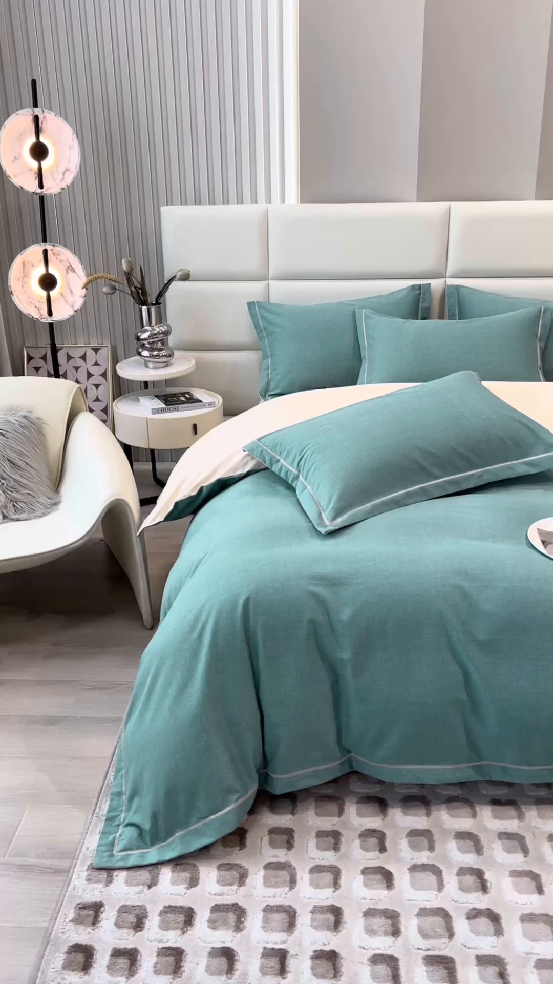 91家纺网 家纺一手货源 找家纺 印季家纺 2025新款纯色磨毛混纺一字绣四件套 欧陆蓝-奶白