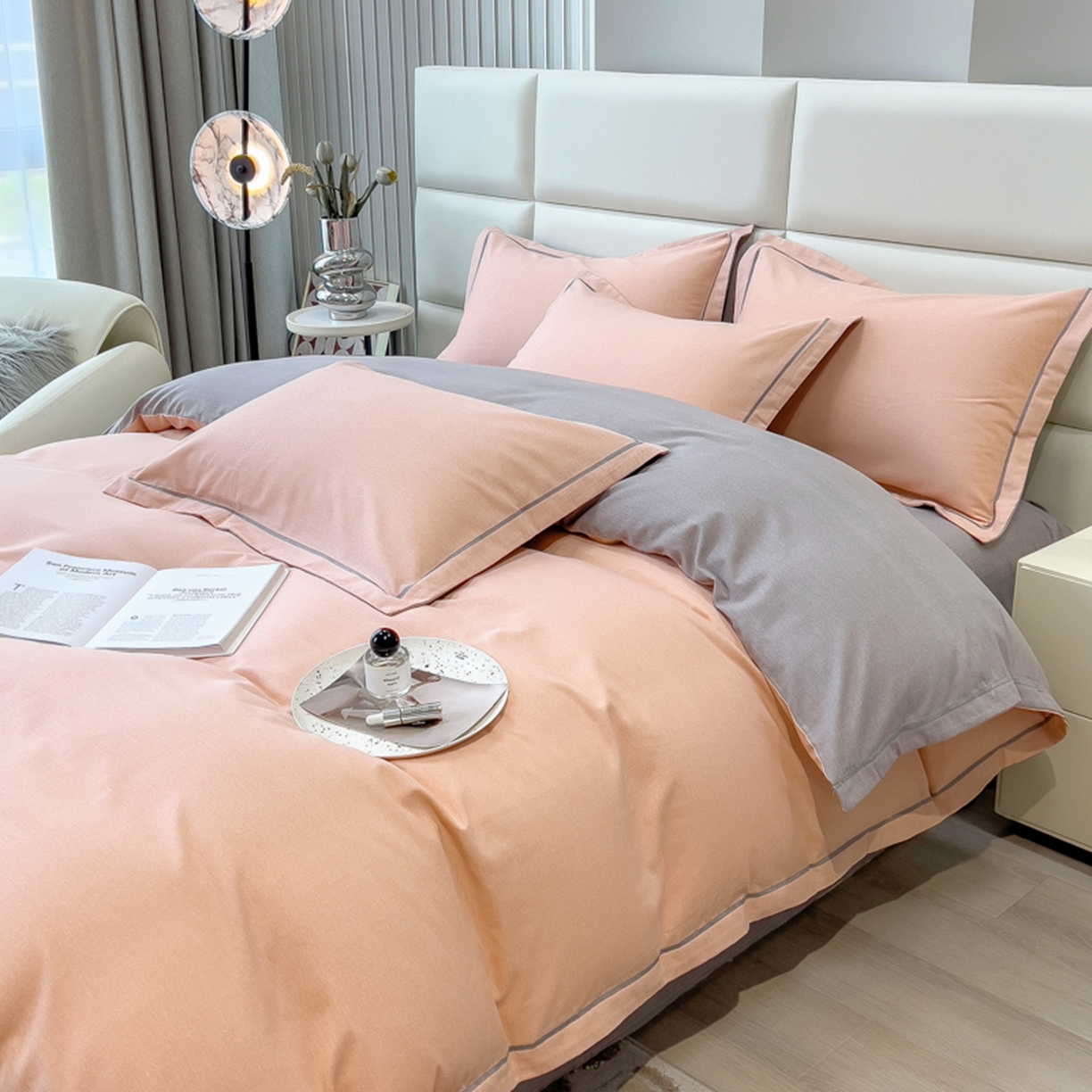 91家纺网 家纺一手货源 找家纺 印季家纺 2025新款纯色磨毛混纺一字绣四件套 豆沙-浅灰