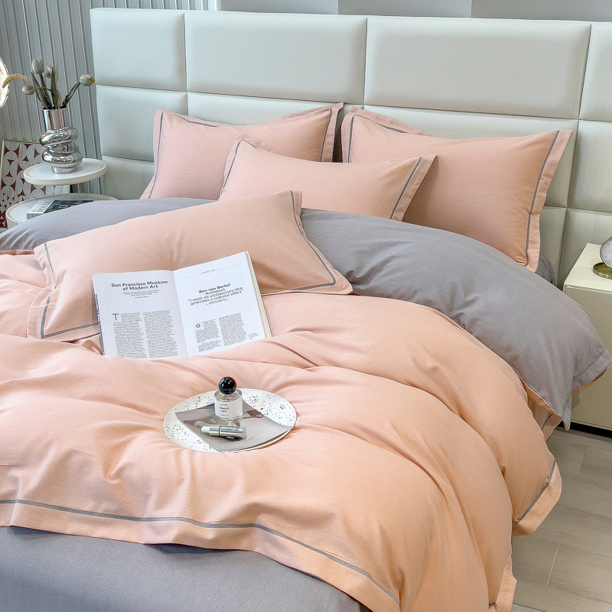 91家纺网 家纺一手货源 找家纺 印季家纺 2025新款纯色磨毛混纺一字绣四件套 豆沙-浅灰