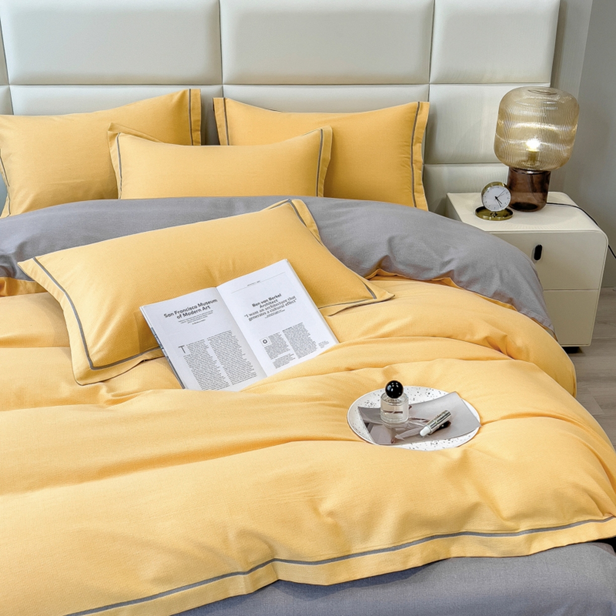 91家纺网 家纺一手货源 找家纺 印季家纺 2025新款纯色磨毛混纺一字绣四件套 亮黄-浅灰