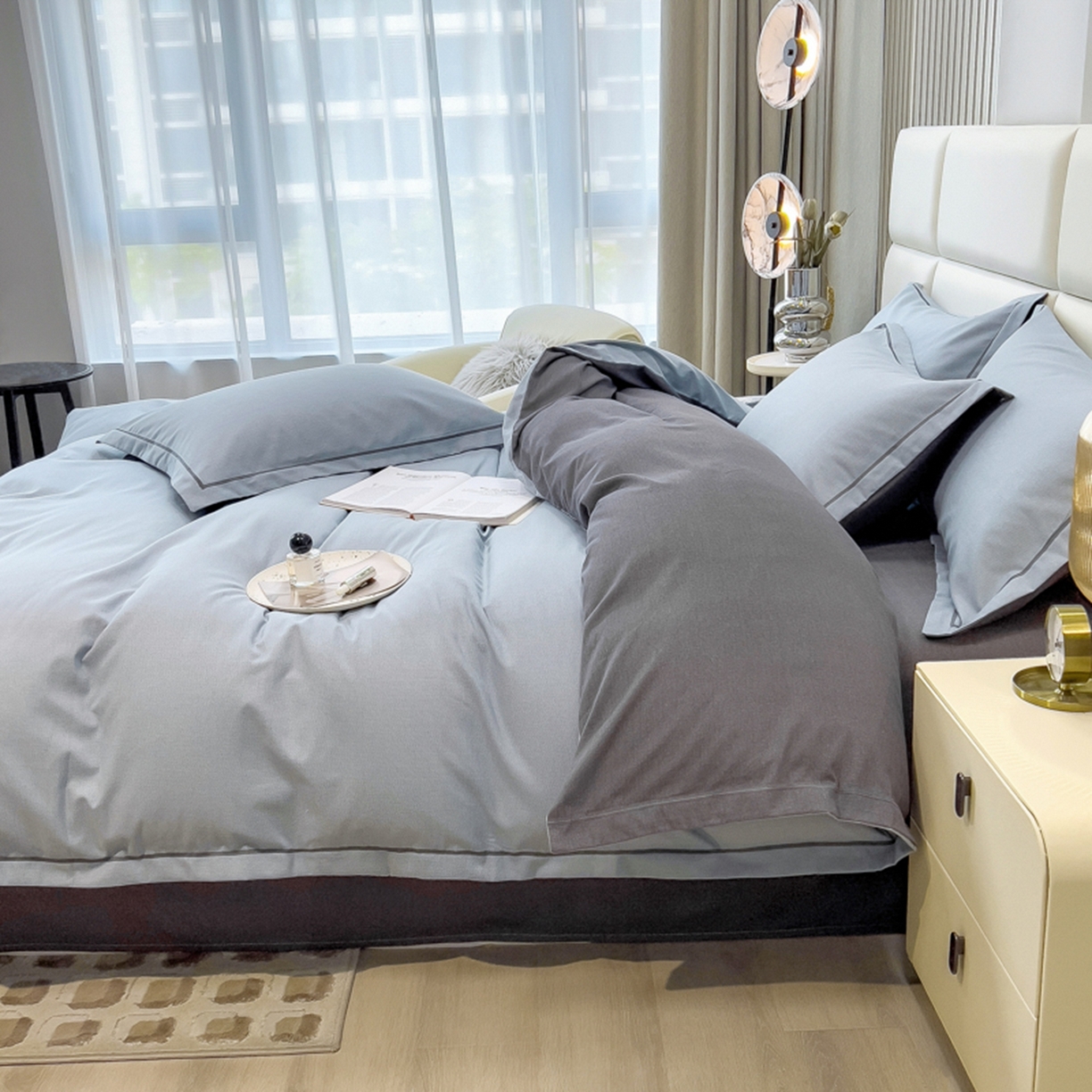 91家纺网 家纺一手货源 找家纺 印季家纺 2025新款纯色磨毛混纺一字绣四件套 灰蓝-深灰