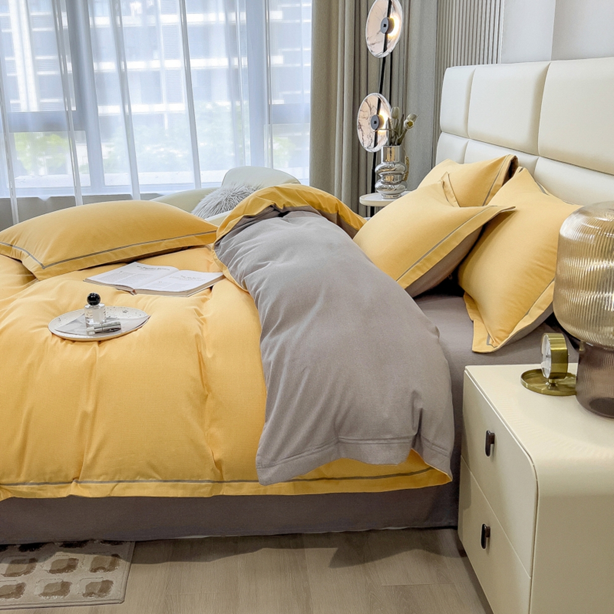 91家纺网 家纺一手货源 找家纺 印季家纺 2025新款纯色磨毛混纺一字绣四件套 亮黄-浅灰