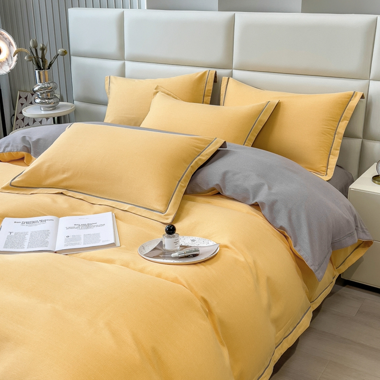 91家纺网 家纺一手货源 找家纺 印季家纺 2025新款纯色磨毛混纺一字绣四件套 亮黄-浅灰