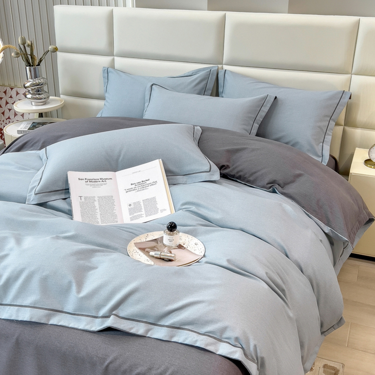 91家纺网 家纺一手货源 找家纺 印季家纺 2025新款纯色磨毛混纺一字绣四件套 灰蓝-深灰