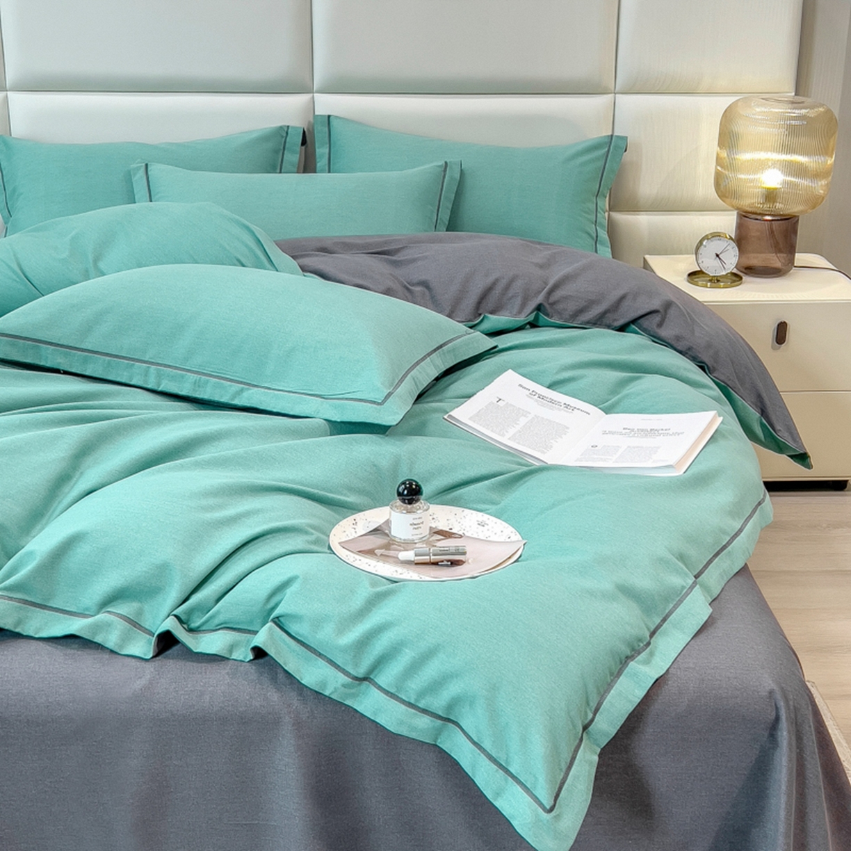 91家纺网 家纺一手货源 找家纺 印季家纺 2025新款纯色磨毛混纺一字绣四件套 水绿-深灰