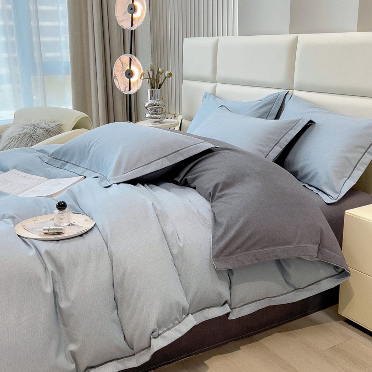 91家纺网 家纺一手货源 找家纺 印季家纺 2025新款纯色磨毛混纺一字绣四件套 灰蓝-深灰