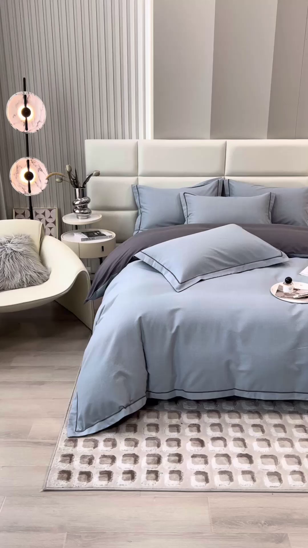 91家纺网 家纺一手货源 找家纺 印季家纺 2025新款纯色磨毛混纺一字绣四件套 灰蓝-深灰