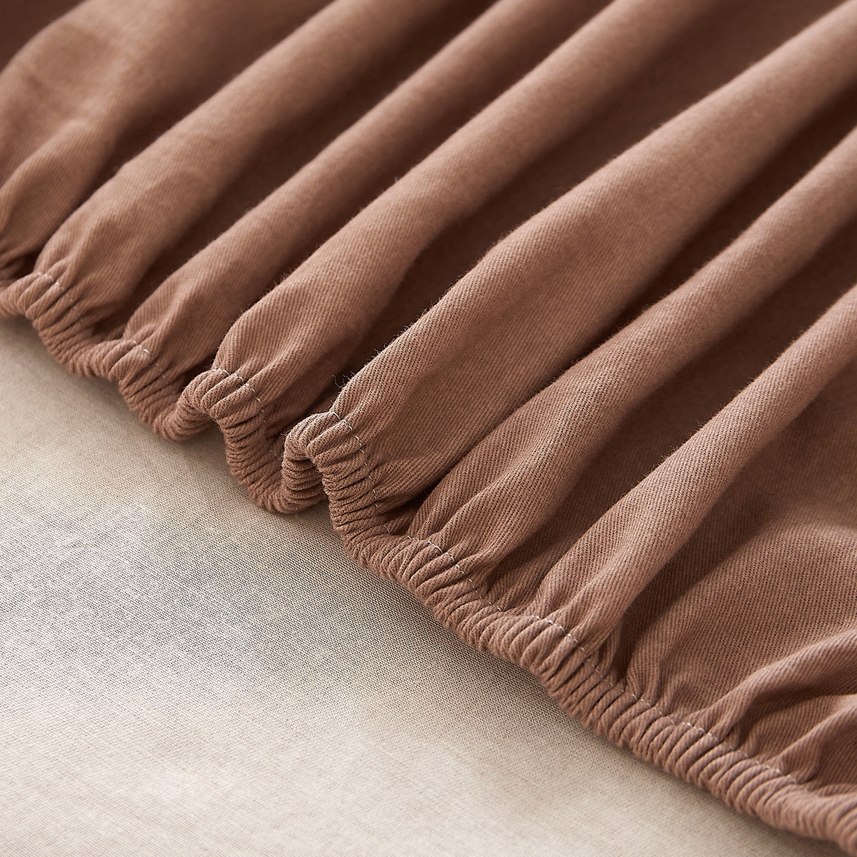 91家纺网 家纺一手货源 找家纺 DoDo 兜兜 2026新款全棉纯棉磨毛印花单床笠 床笠单件 B版布莱垦棕纹理-花蔓