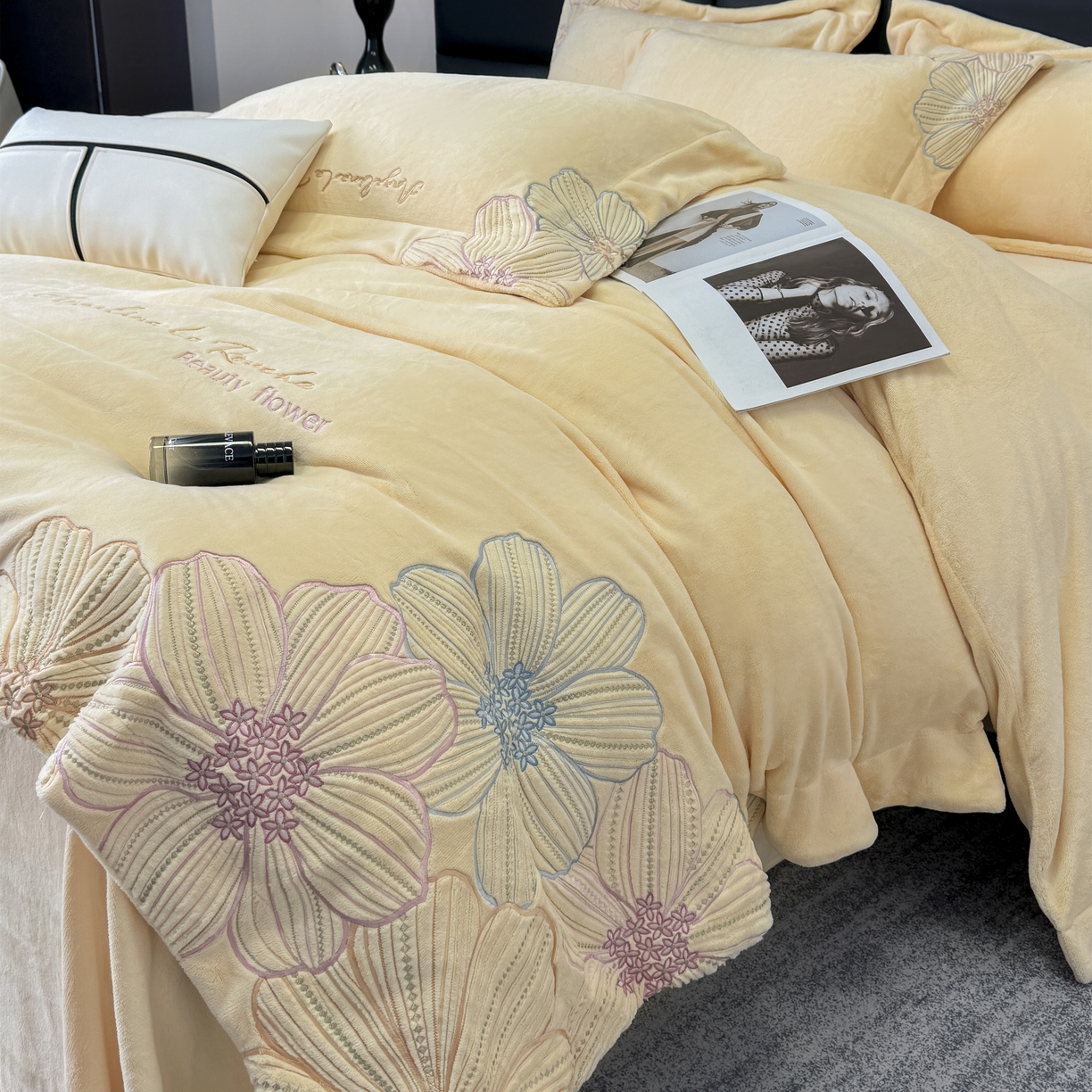 91家纺网 家纺一手货源 找家纺 2025新款220克全消光牛奶绒线条花刺绣+宽边四件套-绮丽 （会员-10元）控价：优惠券后最低228元 奶油黄