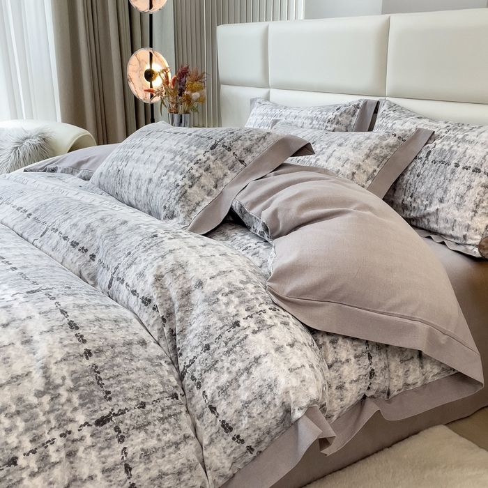 91家纺网 家纺一手货源 找家纺 印季家纺 2025新款生态全棉纯棉磨毛混纺欧式花边款四件套 茂纤（灰）