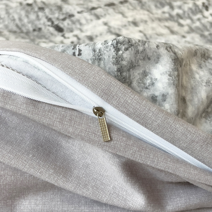 91家纺网 家纺一手货源 找家纺 印季家纺 2025新款生态全棉纯棉磨毛混纺欧式花边款四件套 茂纤（灰）