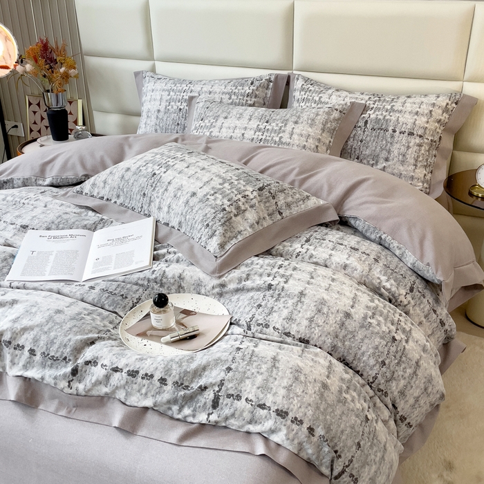 91家纺网 家纺一手货源 找家纺 印季家纺 2025新款生态全棉纯棉磨毛混纺欧式花边款四件套 茂纤（灰）