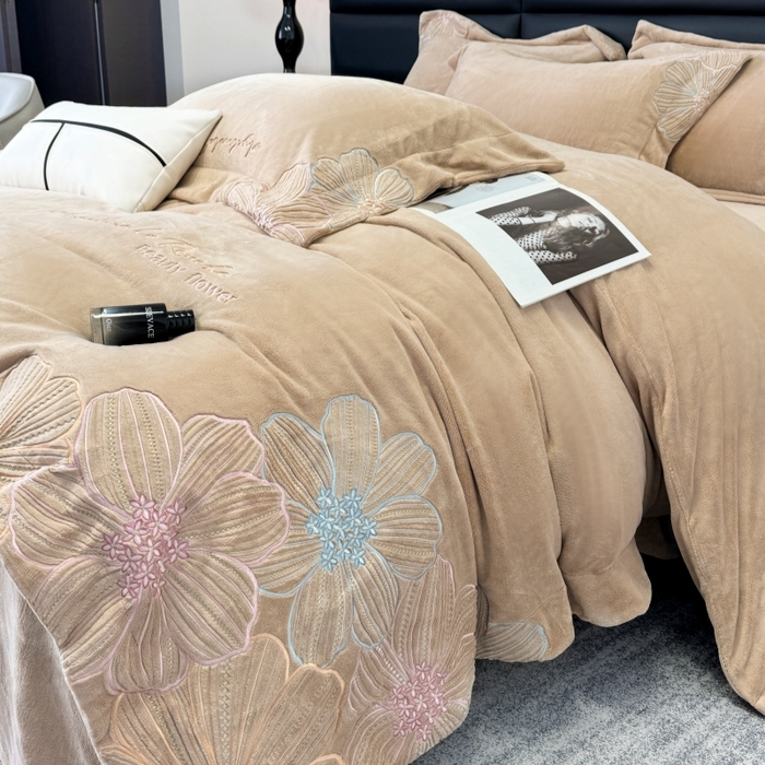 2025新款220克全消光牛奶绒线条花刺绣+宽边四件套-绮丽（会员-10元）控价：优惠券后最低228元 奶咖