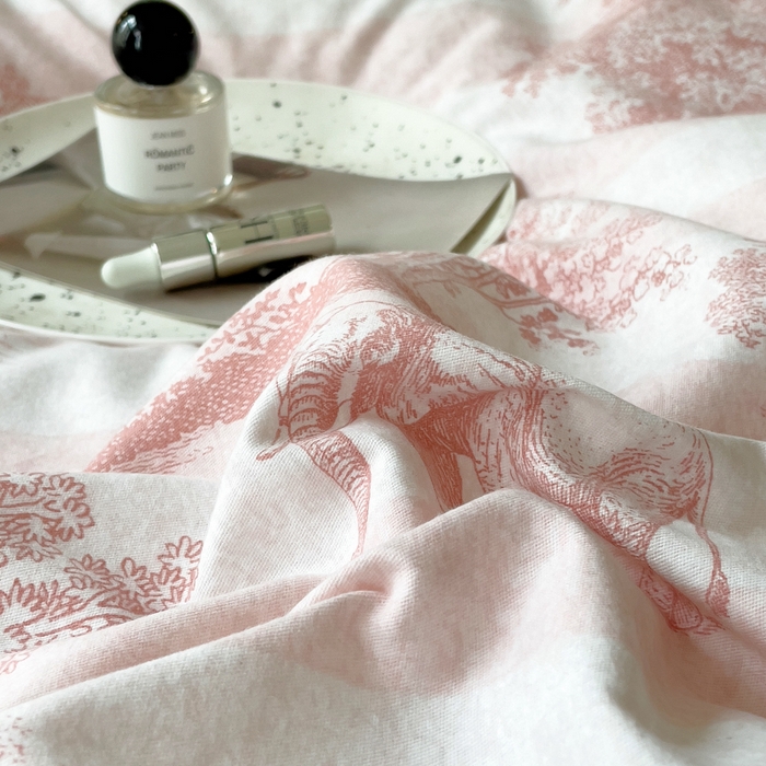 91家纺网 家纺一手货源 找家纺 印季家纺 2025新款生态全棉纯棉磨毛混纺欧式花边款四件套 椰象（粉）