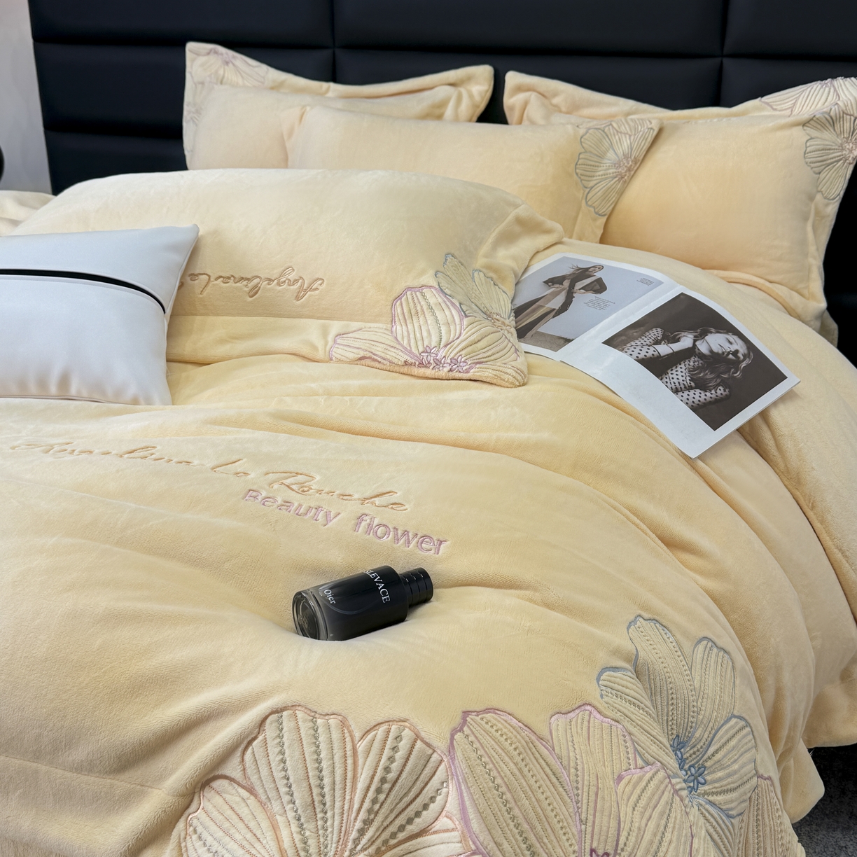 91家纺网 家纺一手货源 找家纺 2025新款220克全消光牛奶绒线条花刺绣+宽边四件套-绮丽 （会员-10元）控价：优惠券后最低228元 奶油黄