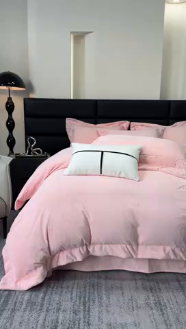 91家纺网 家纺一手货源 找家纺 2025新款220克全消光牛奶绒线条花刺绣+宽边四件套-绮丽 （会员-10元）控价：优惠券后最低228元 温柔粉