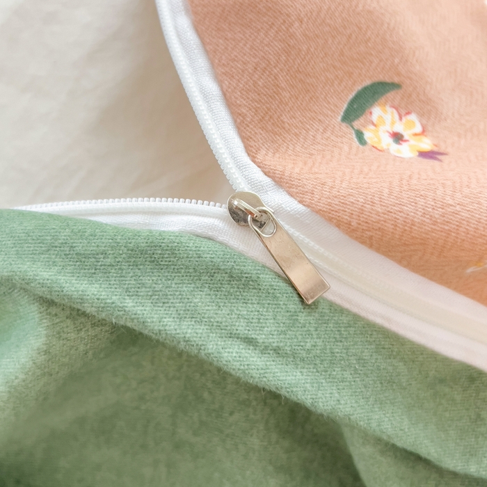 91家纺网 家纺一手货源 找家纺 印季家纺 2025新款全棉纯棉加厚小清新碎花混纺磨毛四件套 小妇人-米