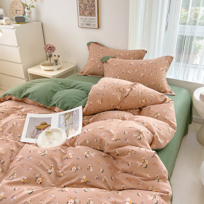 91家纺网 家纺一手货源 找家纺 印季家纺 2025新款全棉纯棉加厚小清新碎花混纺磨毛四件套 小妇人-米