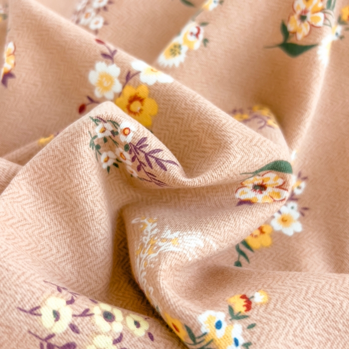 91家纺网 家纺一手货源 找家纺 印季家纺 2025新款全棉纯棉加厚小清新碎花混纺磨毛四件套 小妇人-米