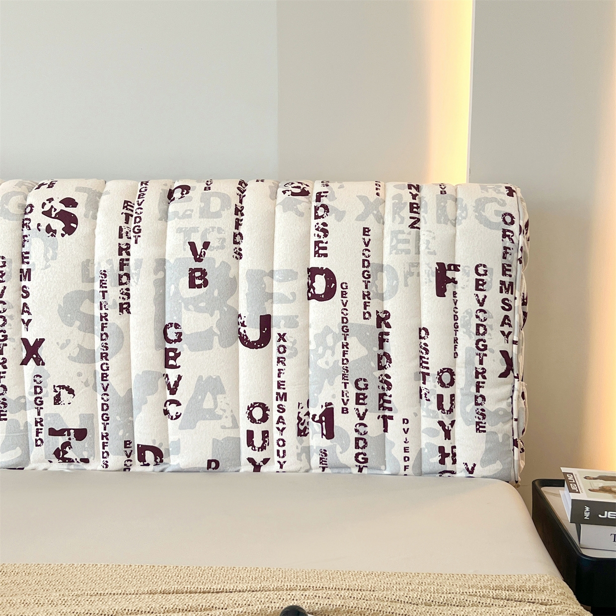 91家纺网 家纺一手货源 找家纺 情恒家纺 2025新款细麻印花加厚双面全包床头罩 酱红