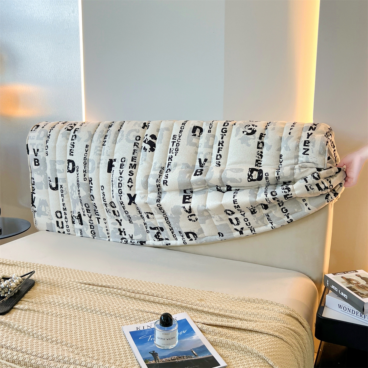 91家纺网 家纺一手货源 找家纺 情恒家纺 2025新款细麻印花加厚双面全包床头罩 星黑