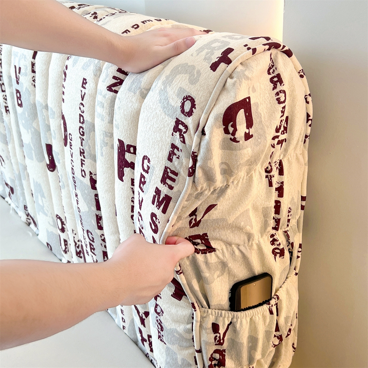 91家纺网 家纺一手货源 找家纺 情恒家纺 2025新款细麻印花加厚双面全包床头罩 酱红