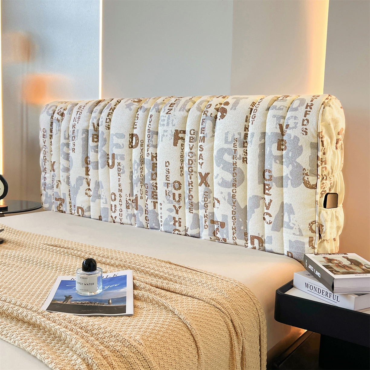 情恒家纺 2025新款细麻印花加厚双面全包床头罩 米驼