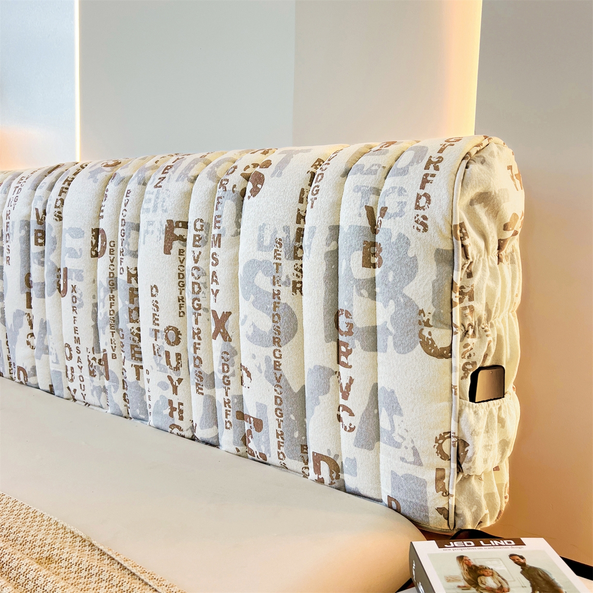 91家纺网 家纺一手货源 找家纺 情恒家纺 2025新款细麻印花加厚双面全包床头罩 米驼