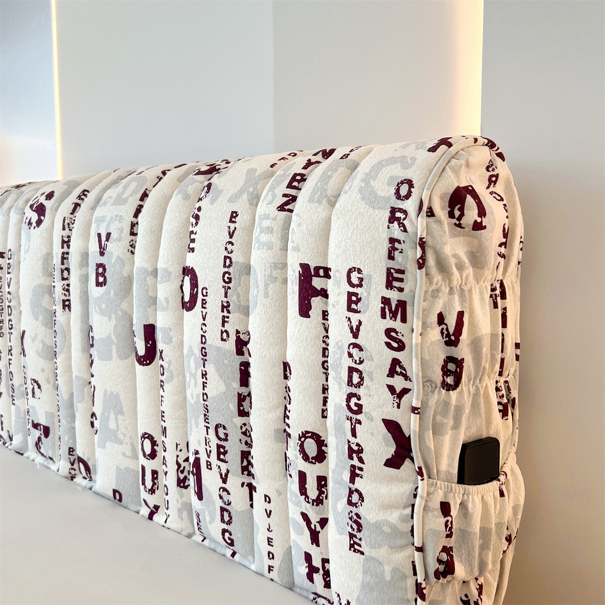 91家纺网 家纺一手货源 找家纺 情恒家纺 2025新款细麻印花加厚双面全包床头罩 酱红