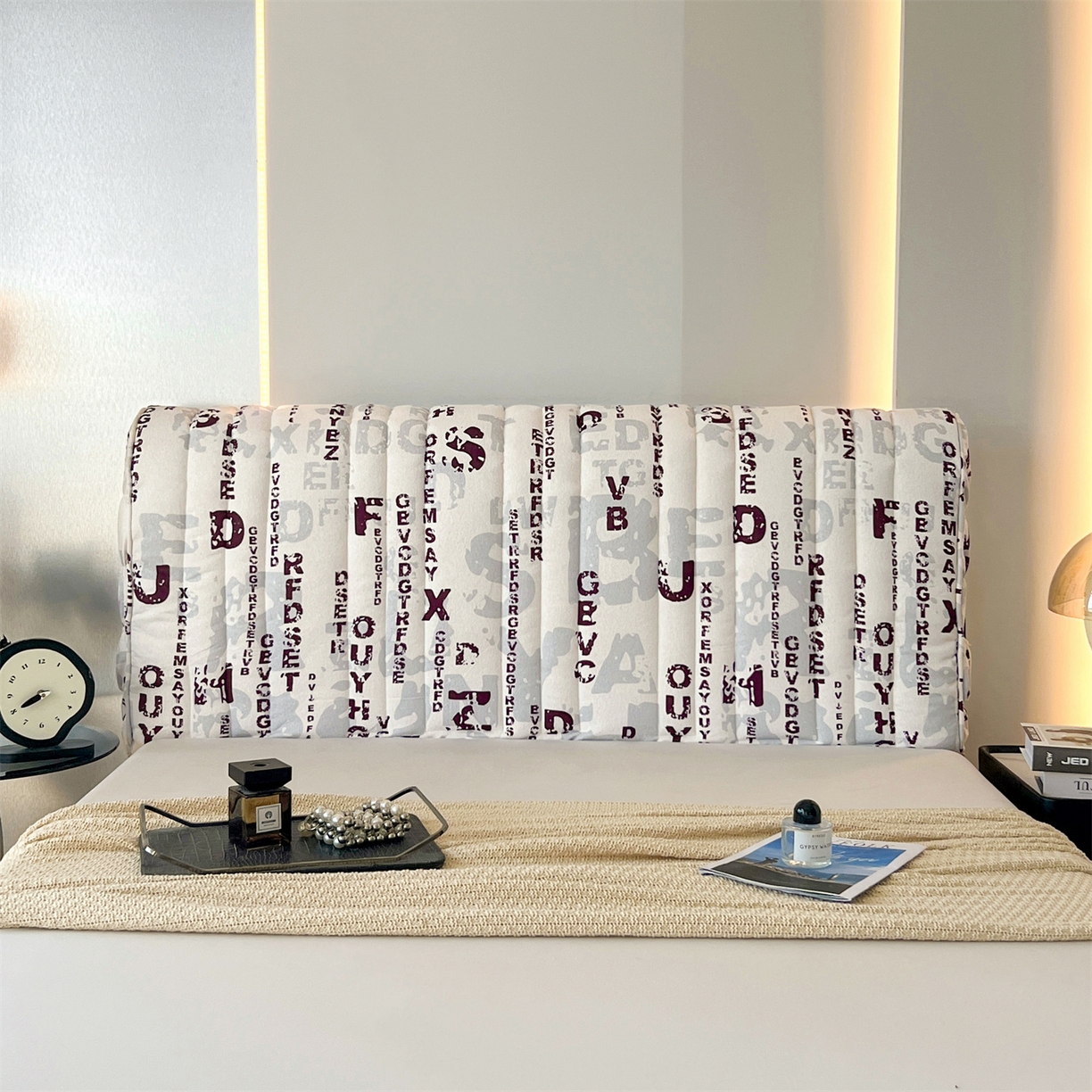 91家纺网 家纺一手货源 找家纺 情恒家纺 2025新款细麻印花加厚双面全包床头罩 酱红