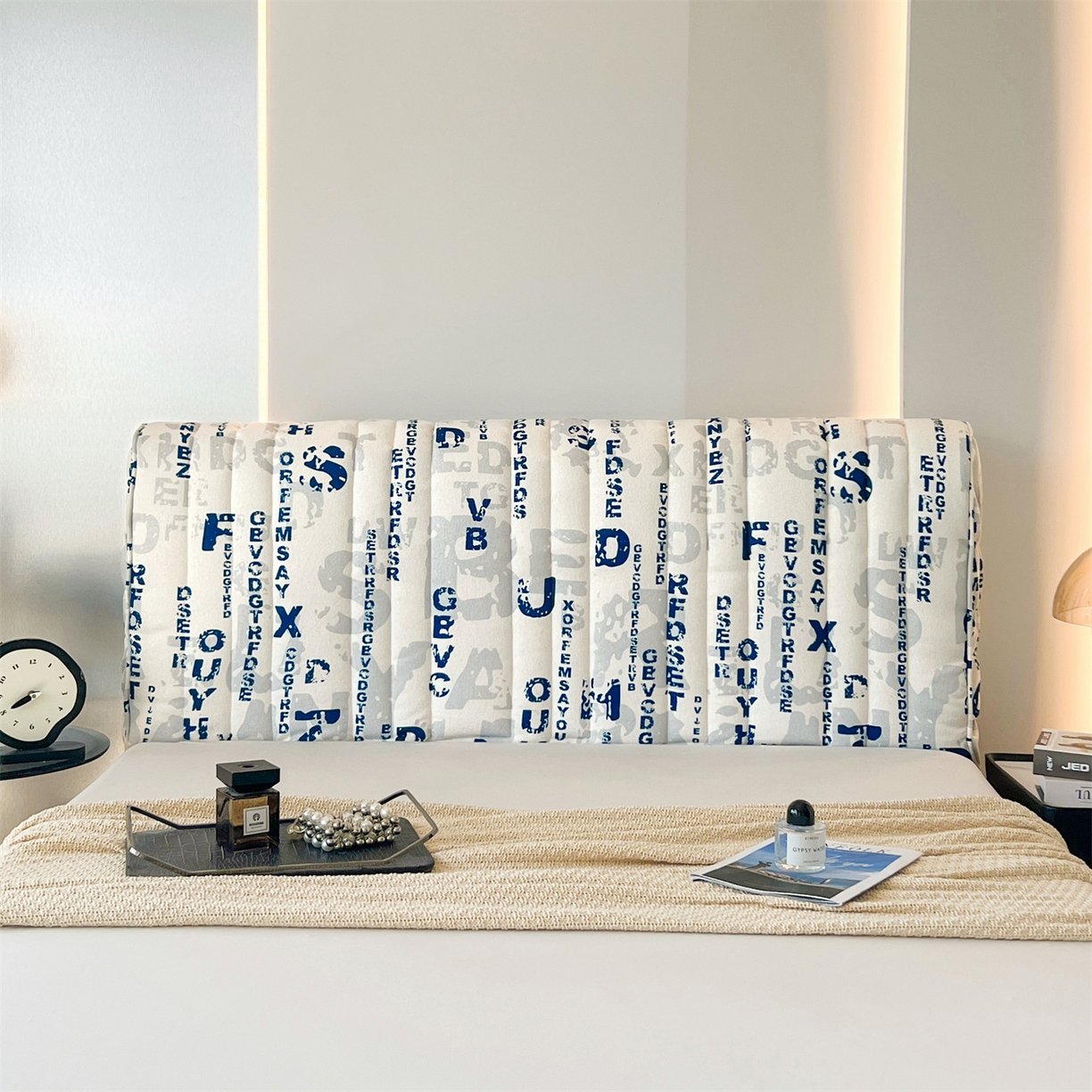 91家纺网 家纺一手货源 找家纺 情恒家纺 2025新款细麻印花加厚双面全包床头罩 碧蓝